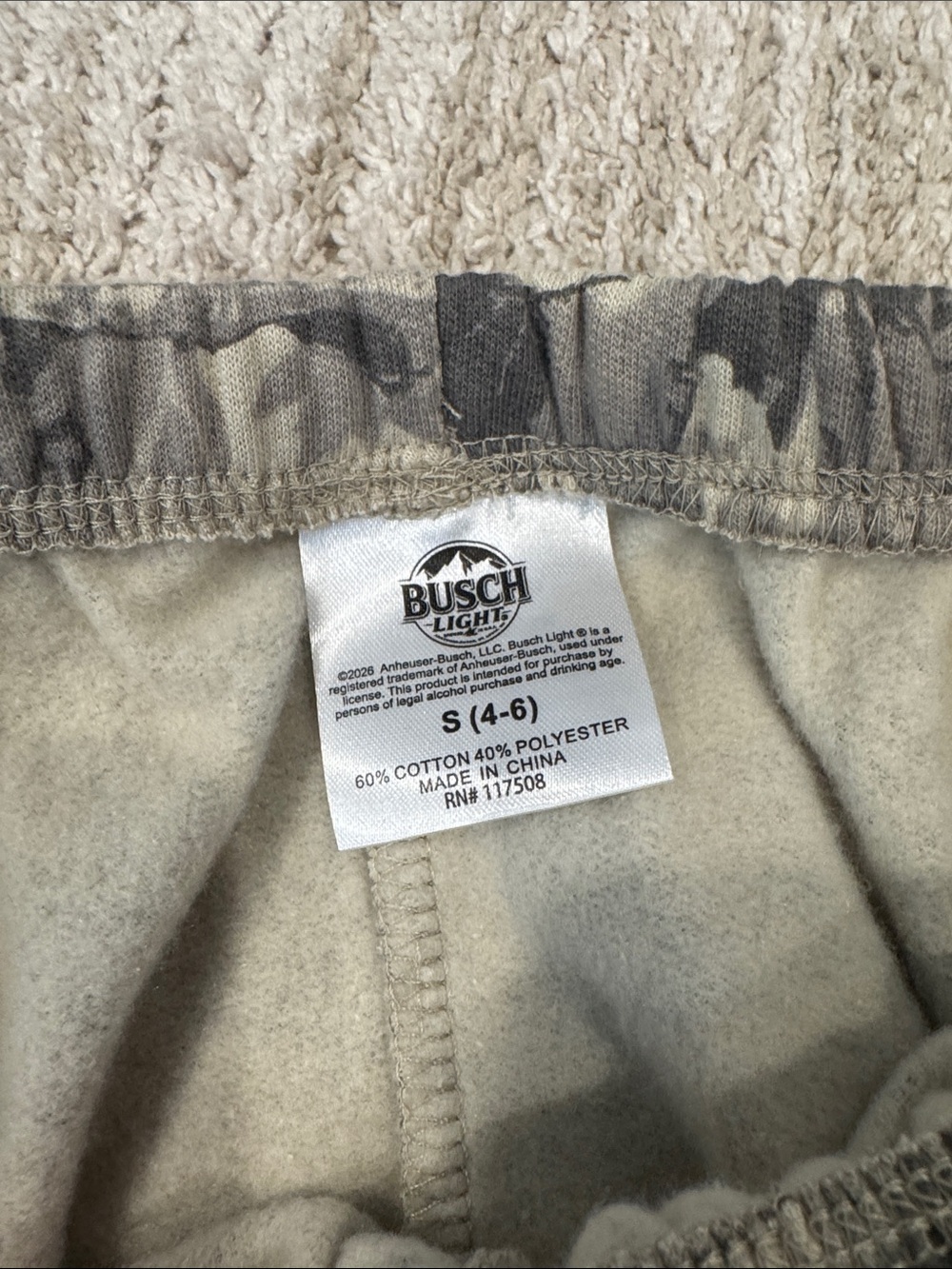 Shorts size small - Picture 3 of 4